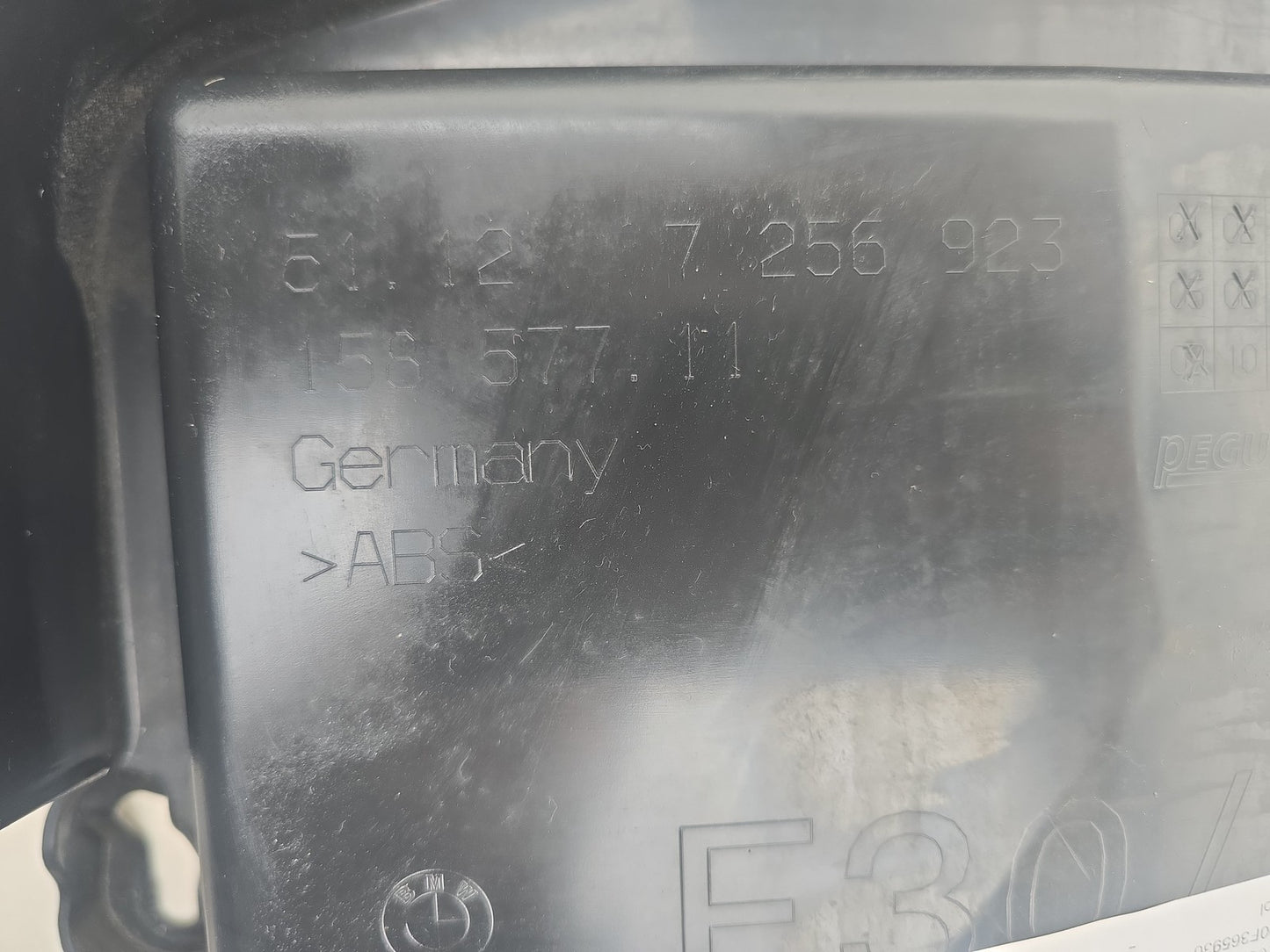 2014 BMW 320I F30 LUXURY AUTO BUMPER BRACKET REAR LEFT SIDE 7256923