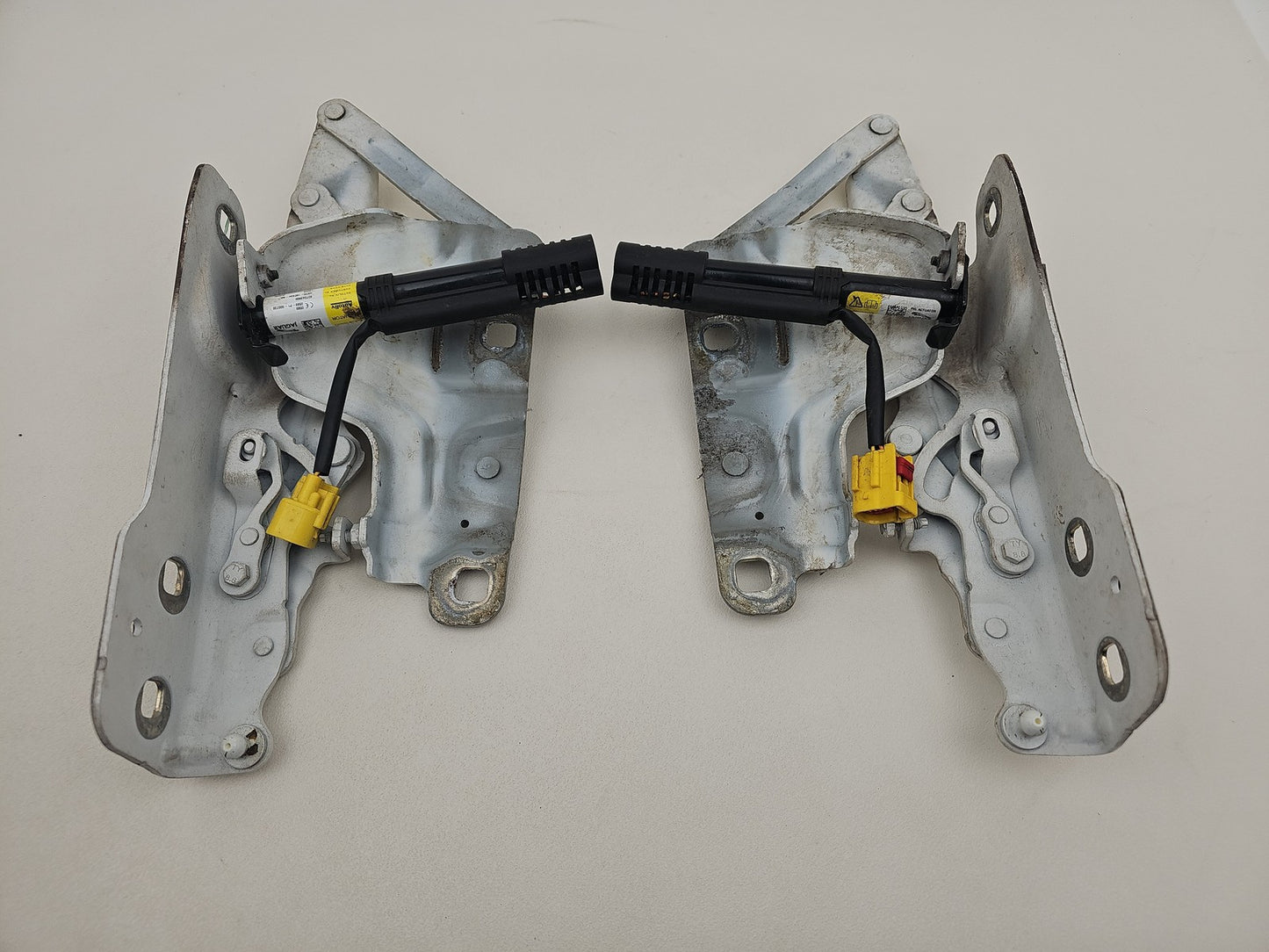 JAGUAR XE BONNET HINGES-ACTUATORS GX73-16800-AE-GX73-16801-AE NER POLARIS WHITE