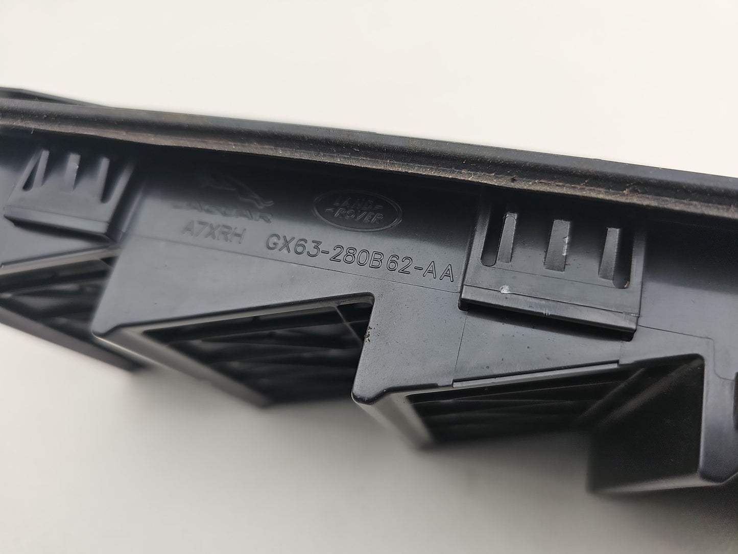 JAGUAR/LAND ROVER REAR BODY VENTS GRILLE GX63-280B62-AA OEM GENUINE