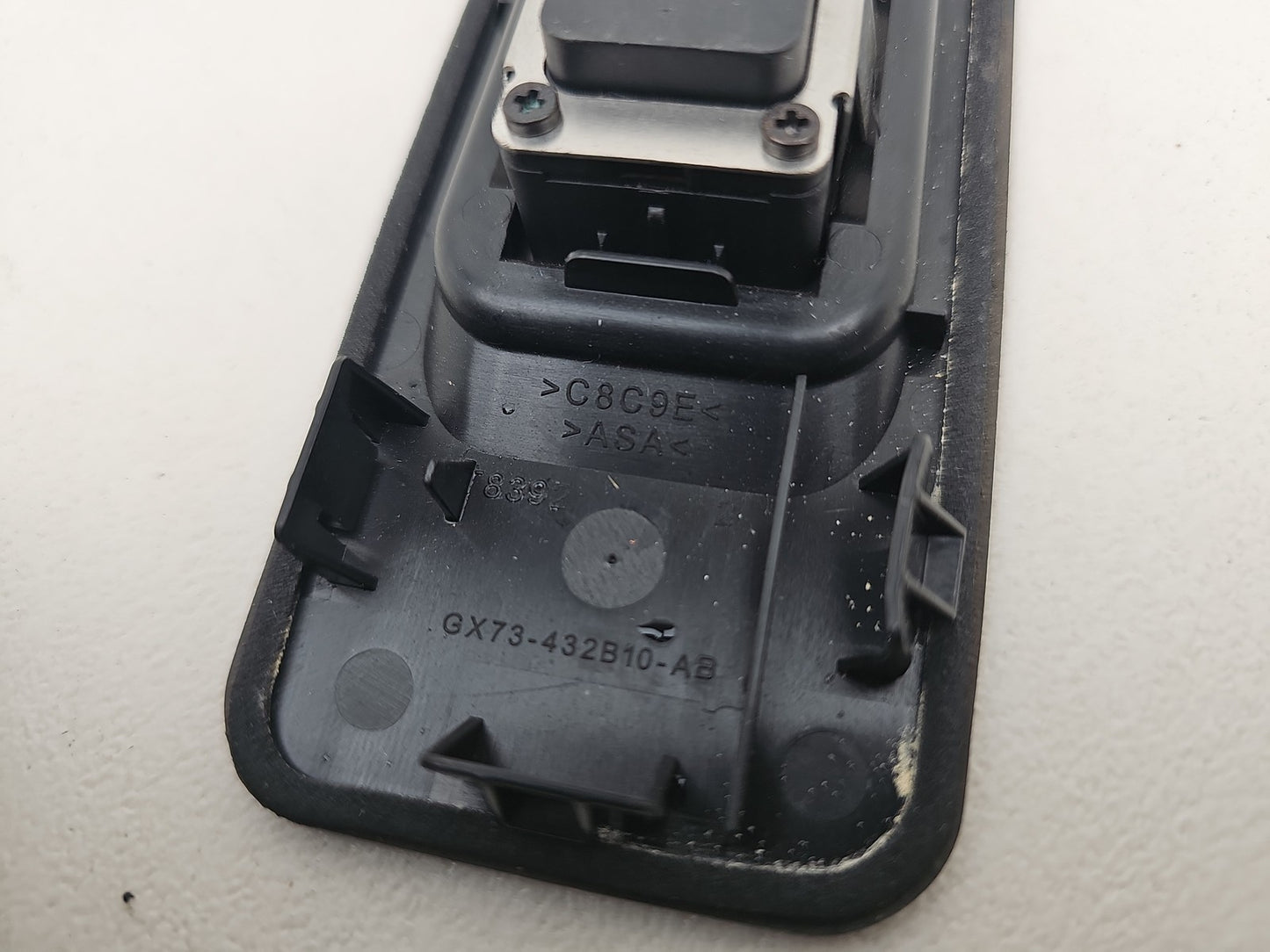 JAGUAR XE X760 TAILGATE BOOT RELEASE SWITCH 2016 GX73-432B10-AB