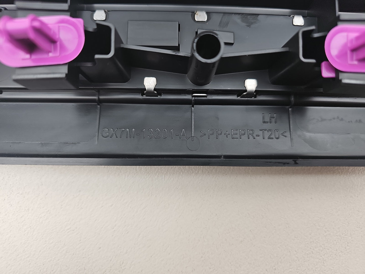 JAGUAR XE X760 DOOR SILL TRIM COVER FRONT LEFT PASSENGER SIDE 2016 GX7M-13201-A