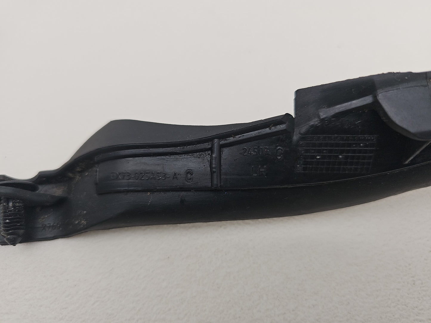 GENUINE JAGUAR XE 2016 WINDSHIELD DEFLECTOR TRIM PASSENGER SIDE GX73025A53A OEM