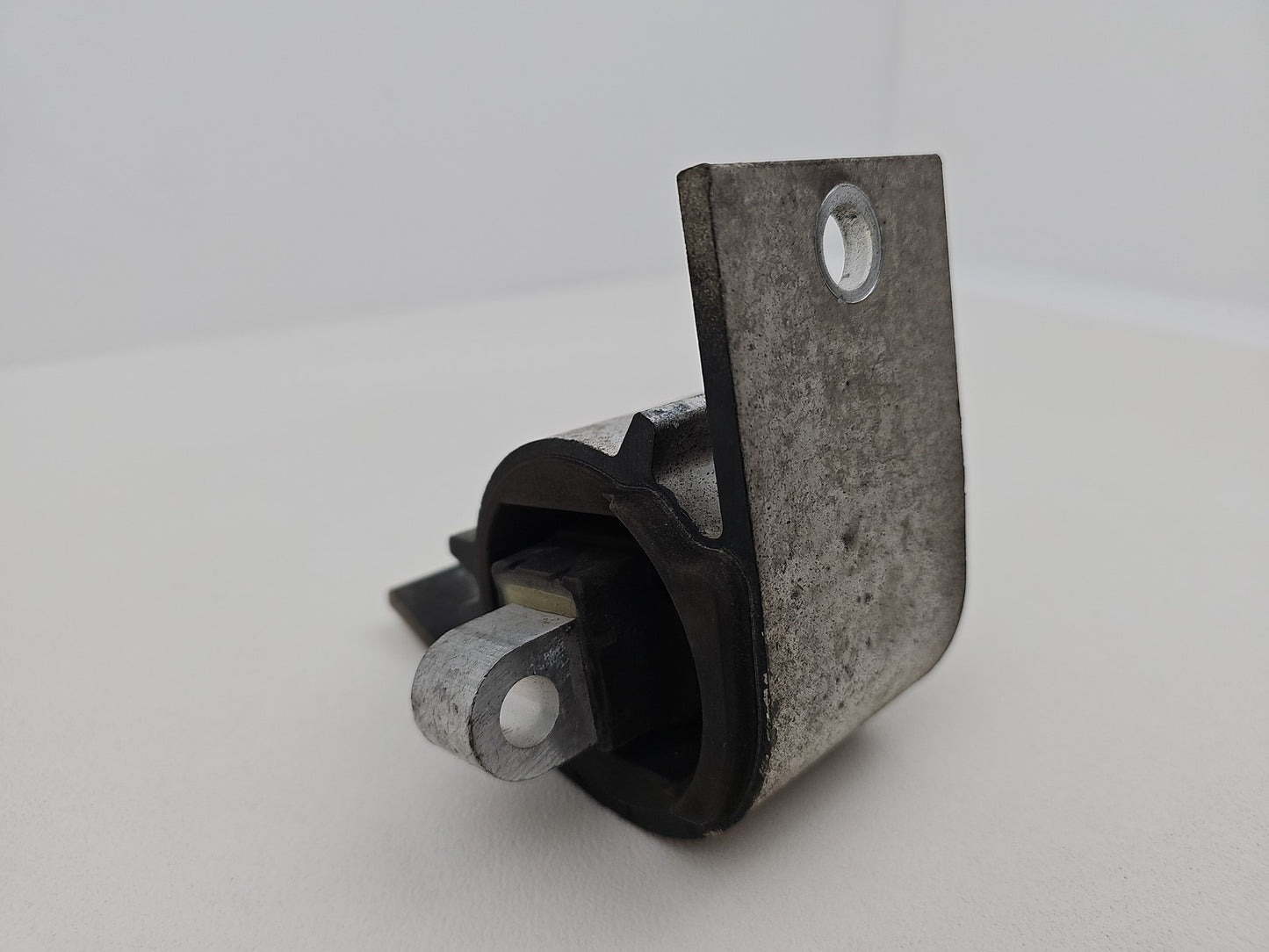 2016 JAGUAR XE R-SPORT D Gearbox Mount 2.0L Diesel Manual 204DTD 6 Speed
