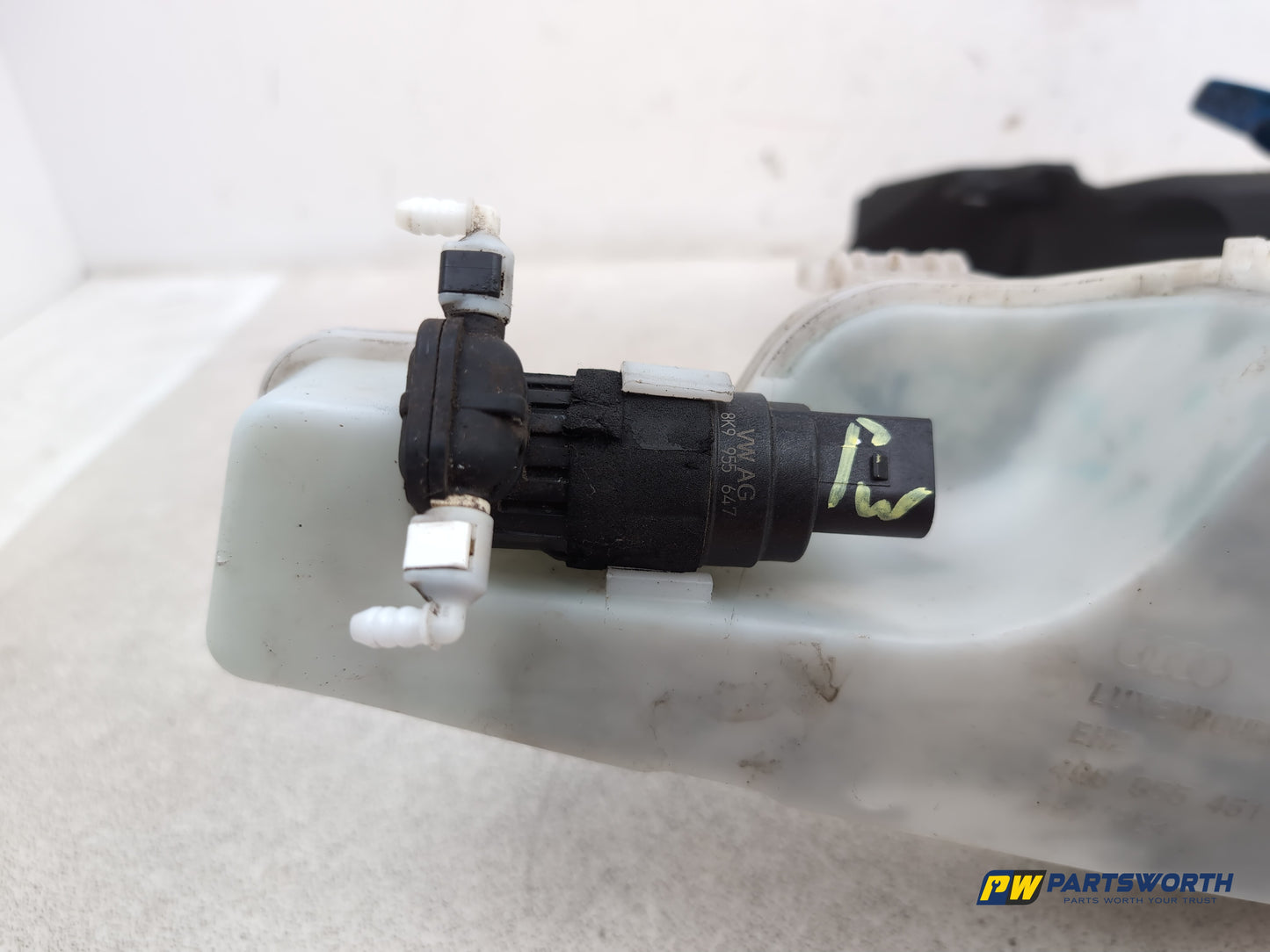 Audi A6 Se Tdi Quattro Auto Washer Bottle Windscreen 4g2955462 2011-2014 - photo 9