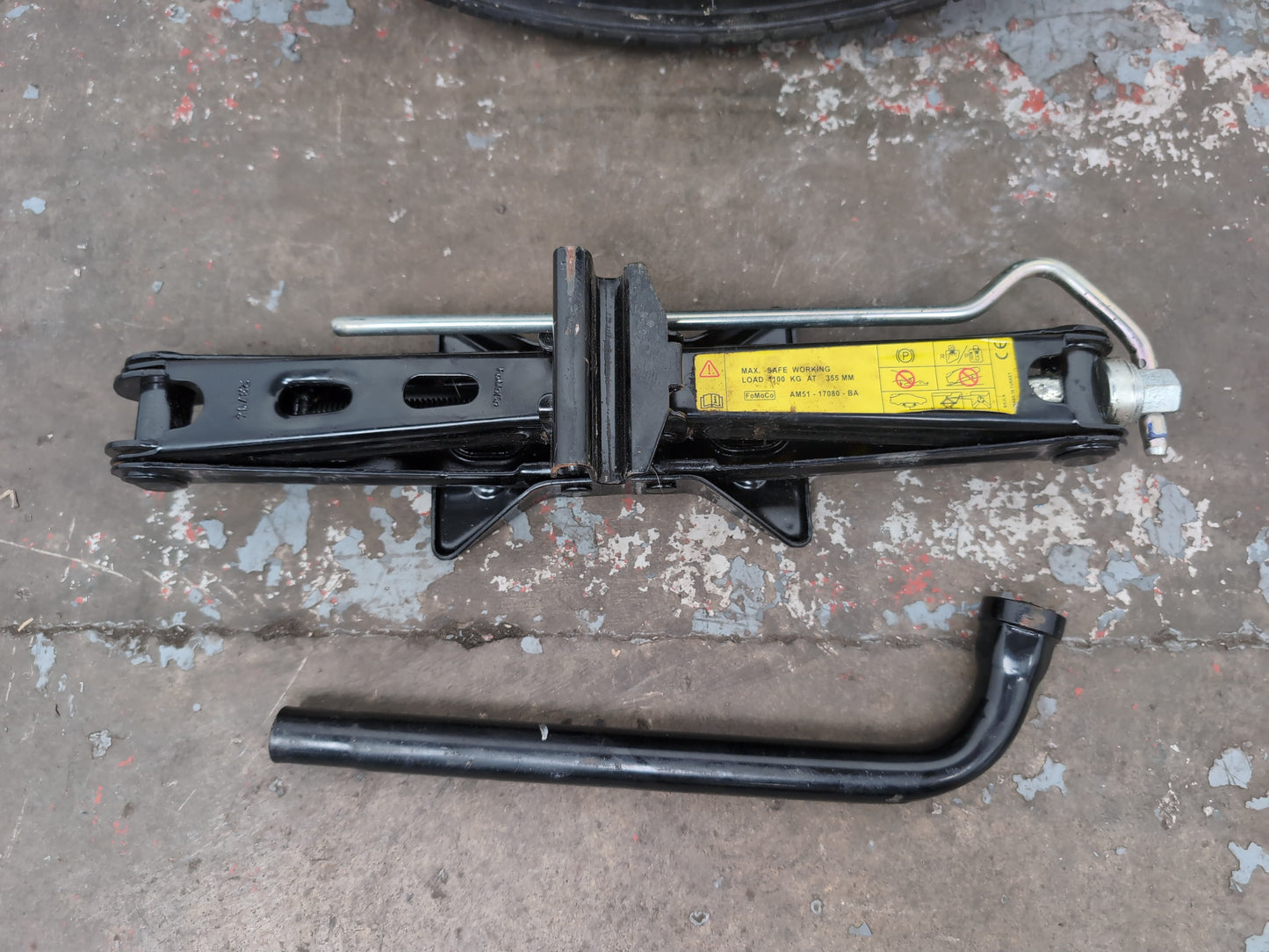 Space Saver Spare Wheel and Tool Kit 11