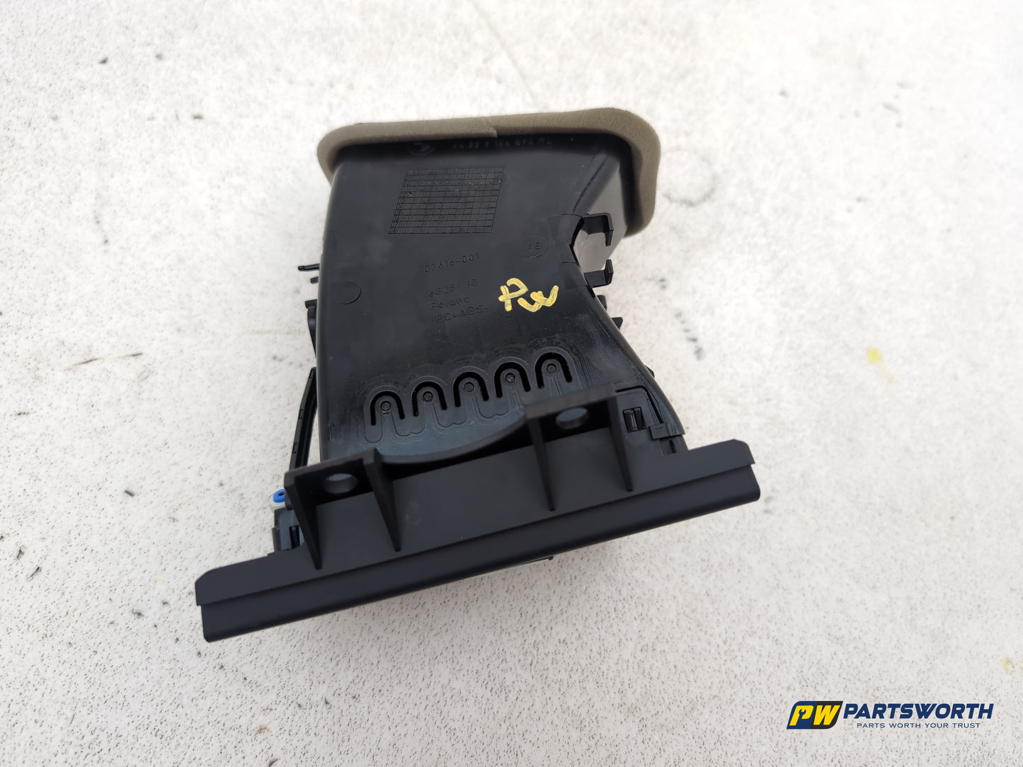 Bmw 5 Series 520d Se Auto F10 Dashboard Air Vent Right Driver Side 5916688809 - photo 8