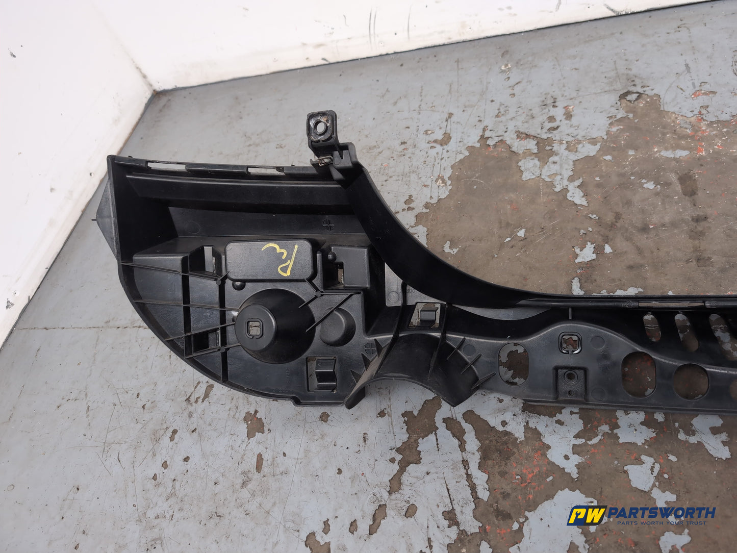 Bmw 5 Series 520d Se Auto F10 Rear Bumper Bracket Guide Mount Centre 7184766 - photo 8