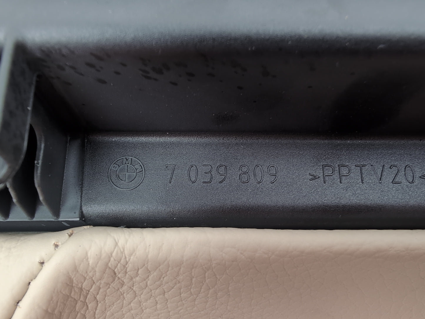 Centre Console Armrest 10