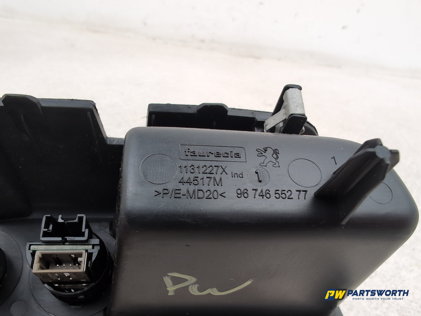 Peugeot 208 Active Usb Lighter Port Trim 9674655277 2012-2019 - photo 7