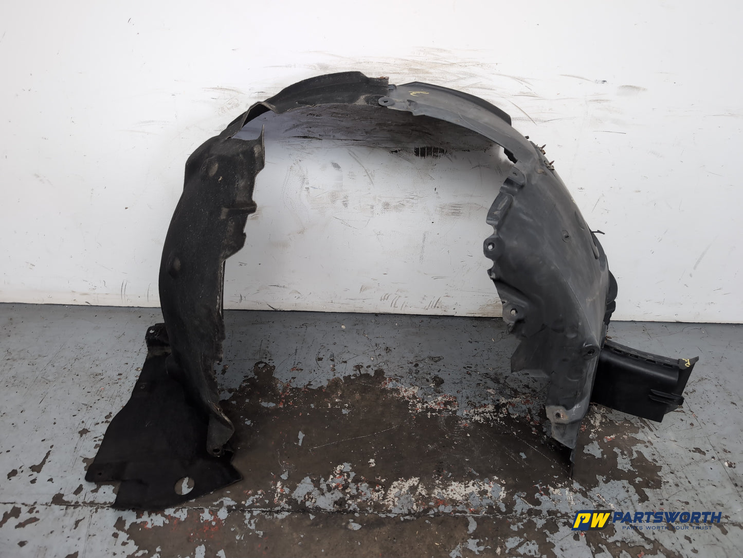 Moulding Wheel Arch Front LH 7