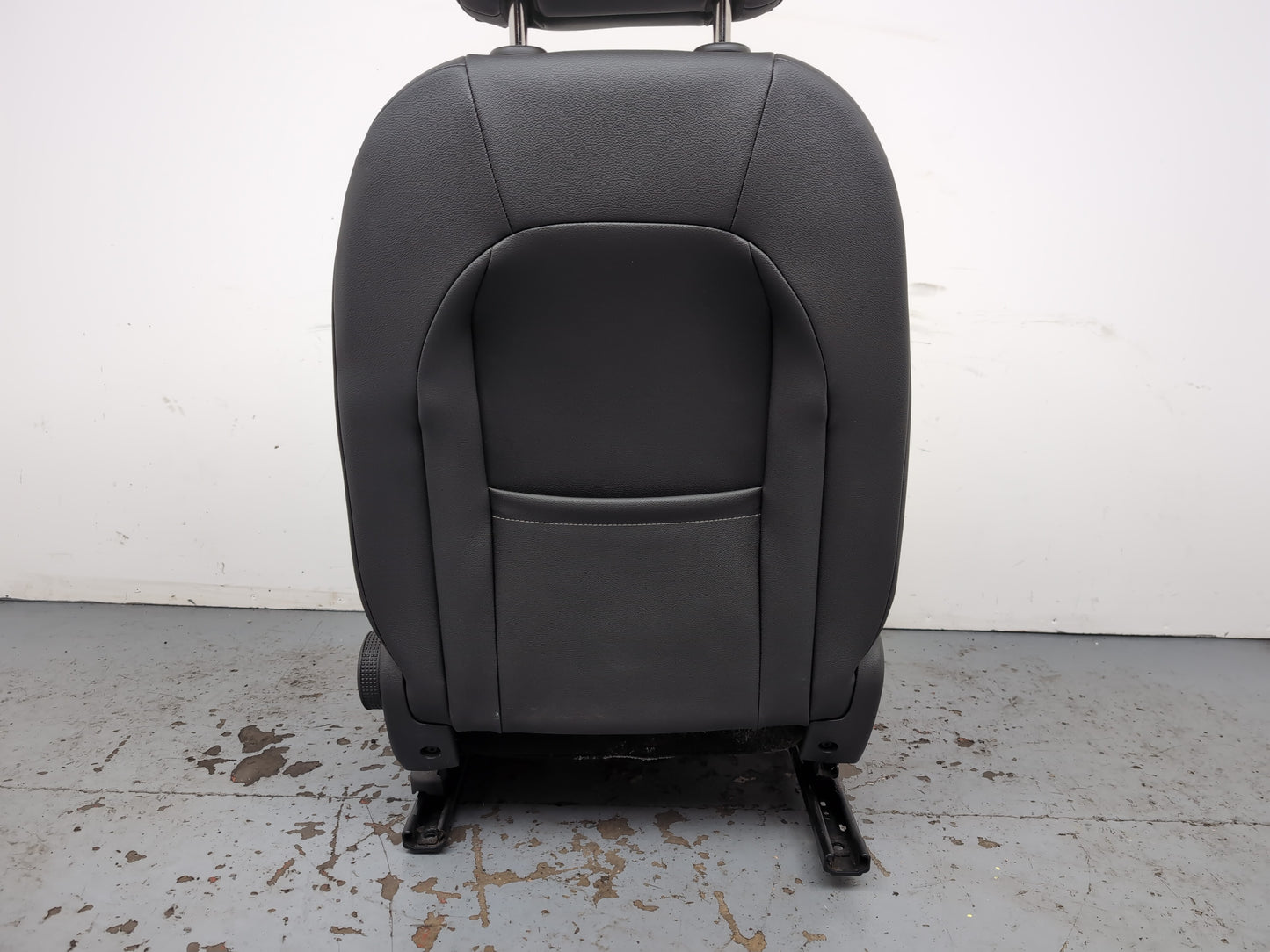 Seat Front LH 10