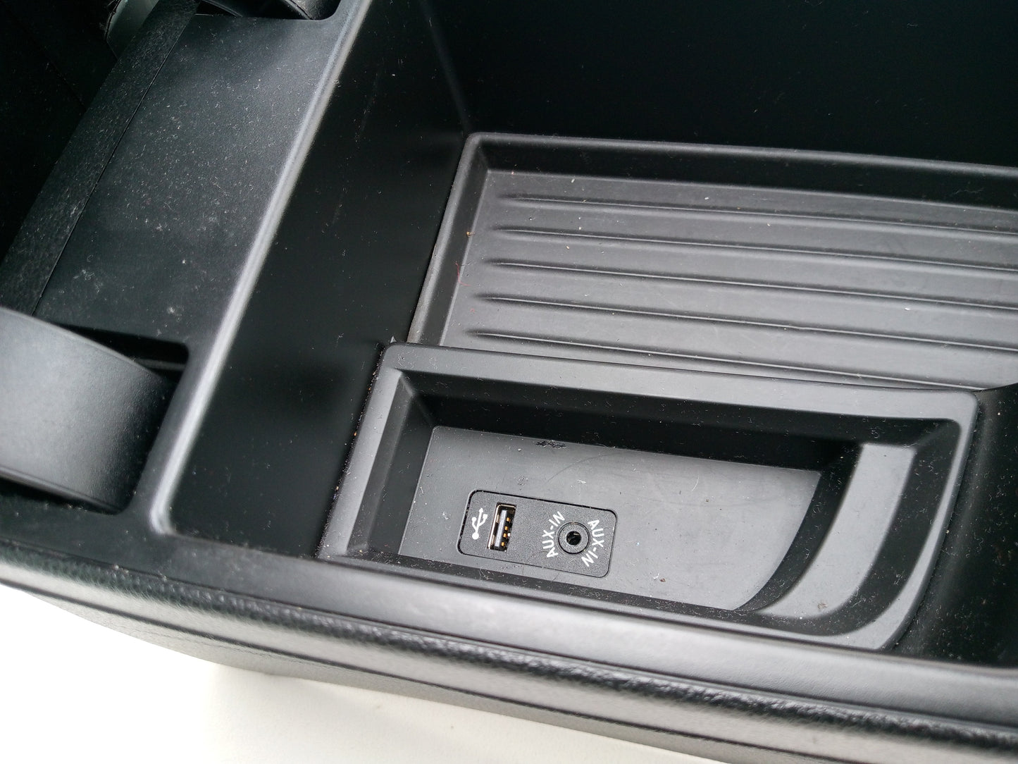 Centre Console Armrest 6