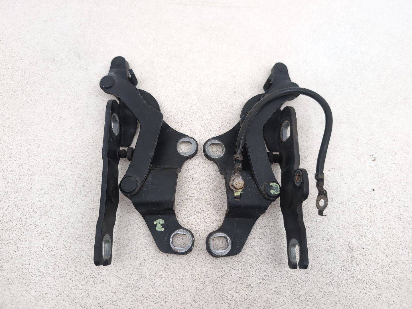 Bonnet Hinges 12