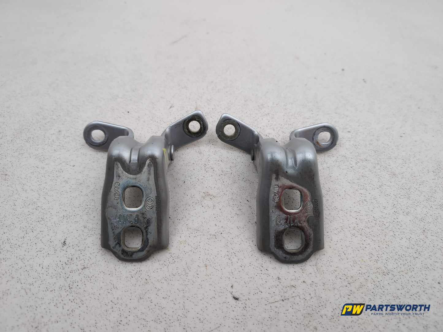 RH Front Door Hinge Pair 6