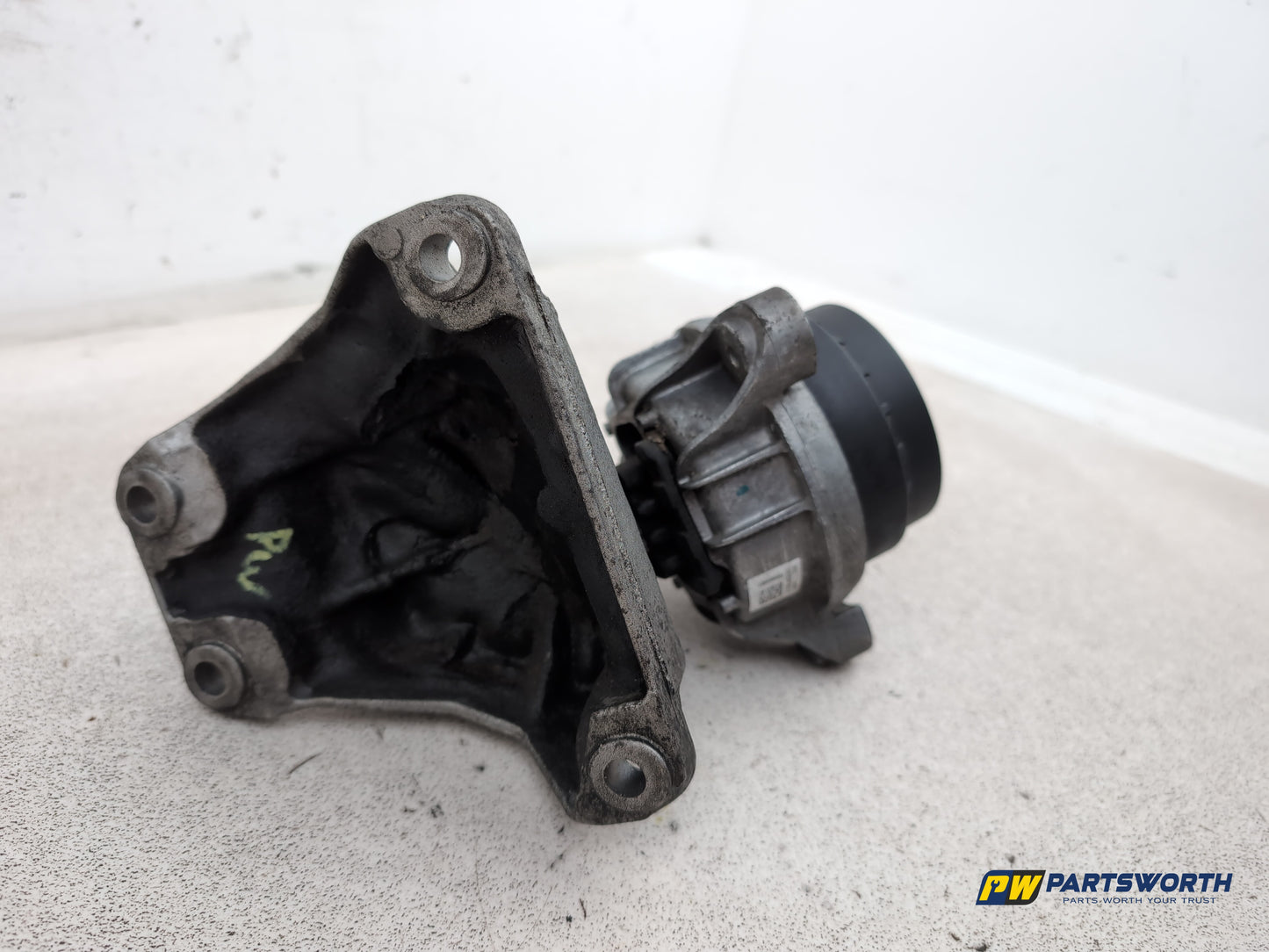 Bmw 5 Series 520d Se Engine Mounting Bracket Right Driver Side 6795958 2013-2017 - photo 6