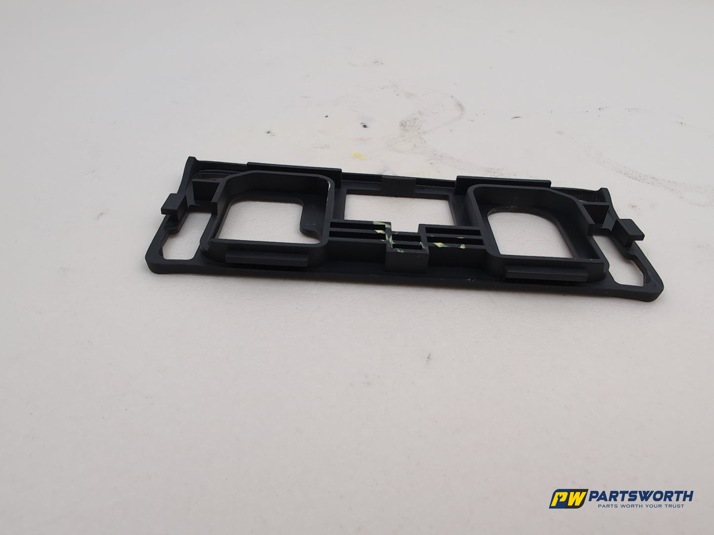 Mercedes-Benz B180 Blueefficiency Sport Display Screen Mount A2468200012 - photo 6