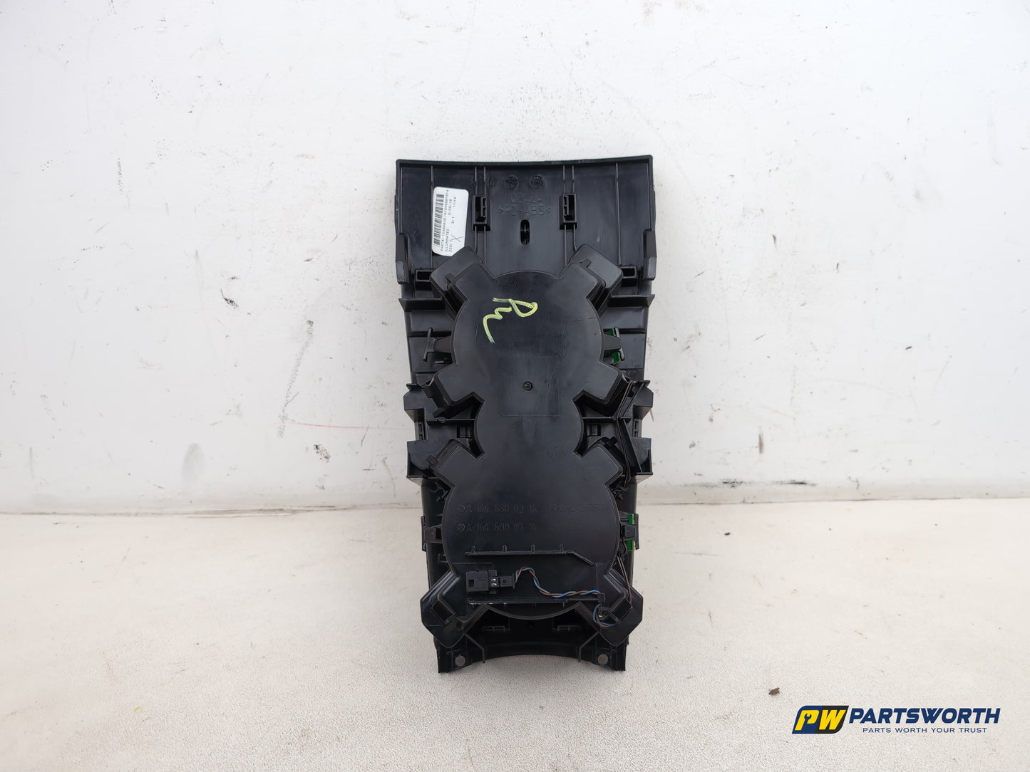 Mercedes-Benz Ml350 Spt Cdi Blueef-Cy Centre Console Cup Holder A1646800314 - photo 6