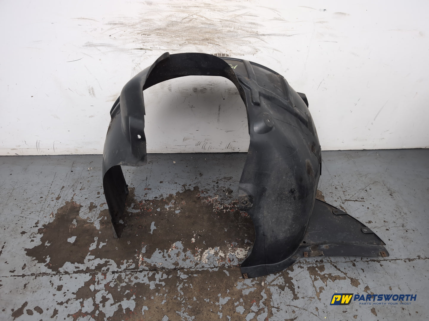 Moulding Wheel Arch Front LH 6