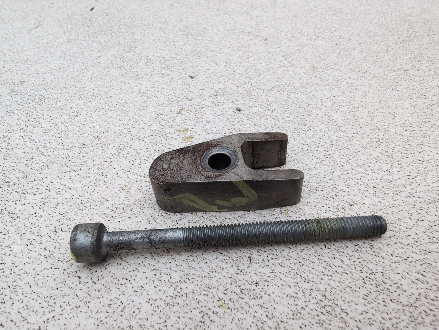 Mercedes-Benz B200 B-Class W245 2.0l Diesel Fuel Injecor Holding Clamp 2005-2011 - photo 6