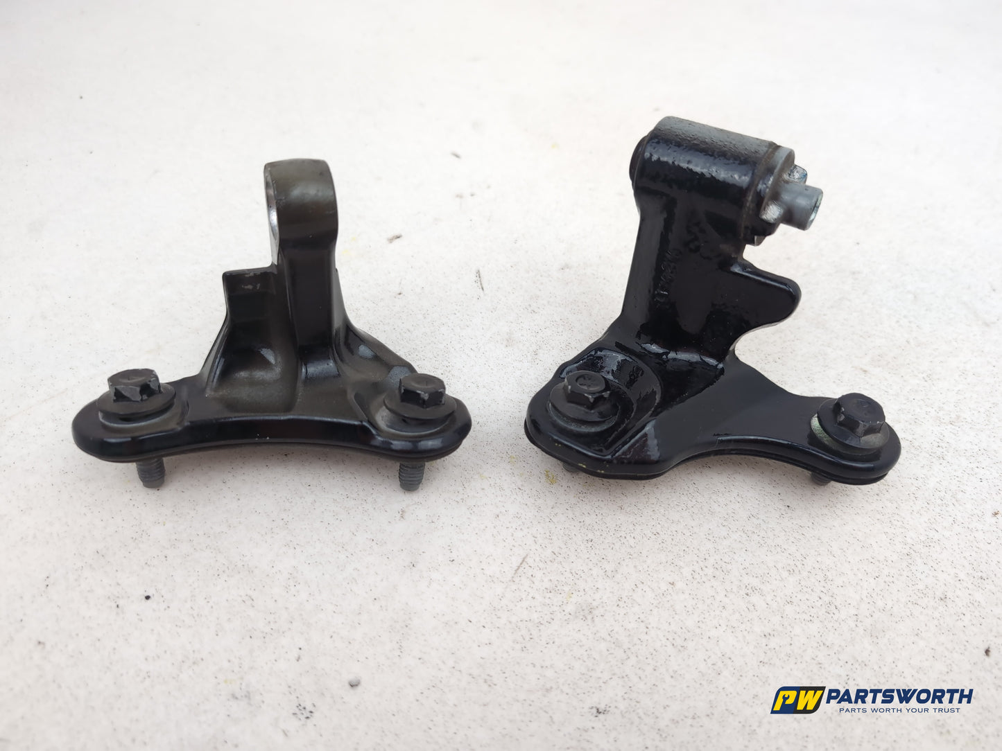 LH Front Door Hinge Pair 6