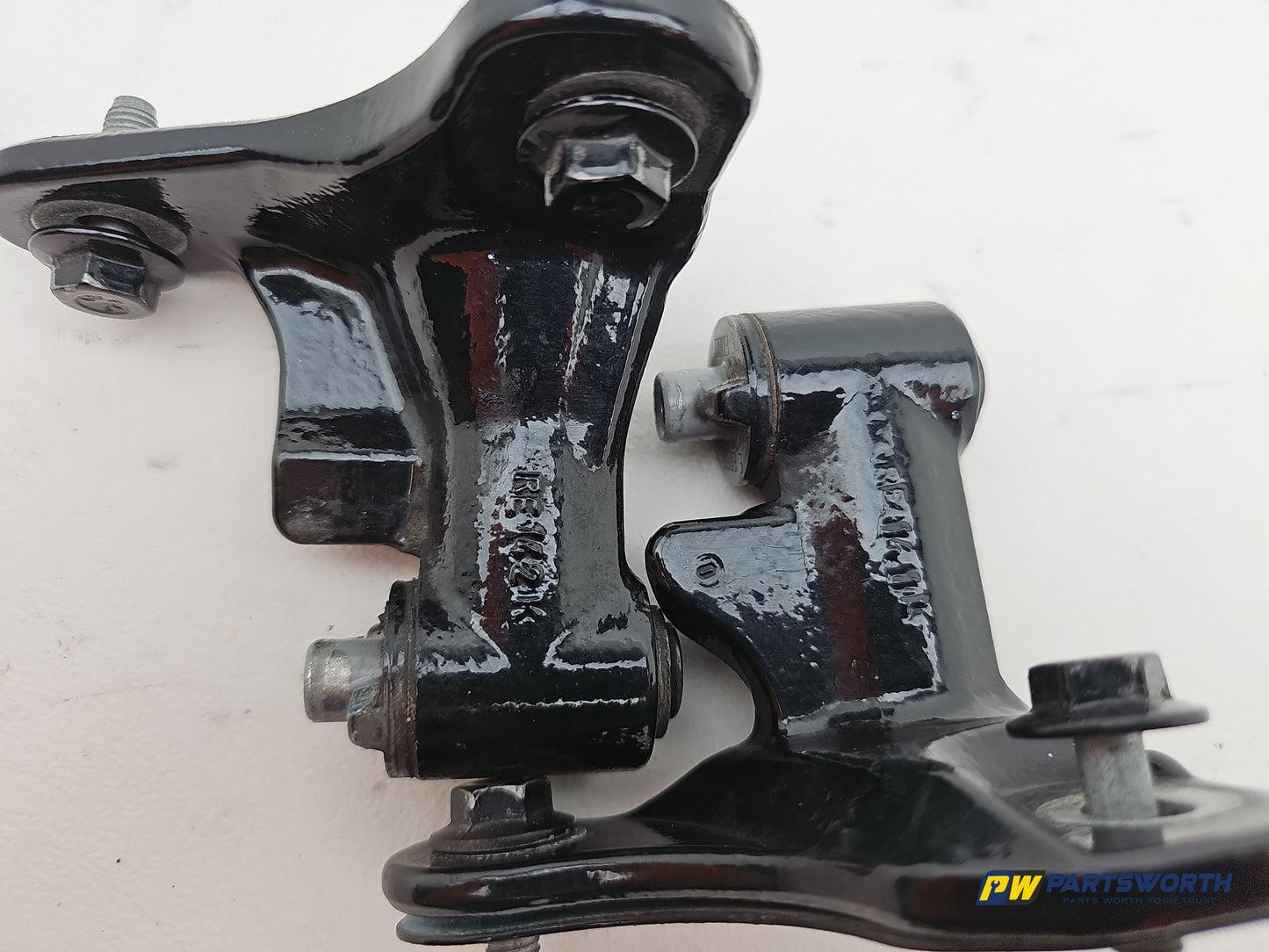 Mercedes-Benz B180 B-Class W246 Driver Side Front Door Hinge Pair 2011-2018 - photo 6