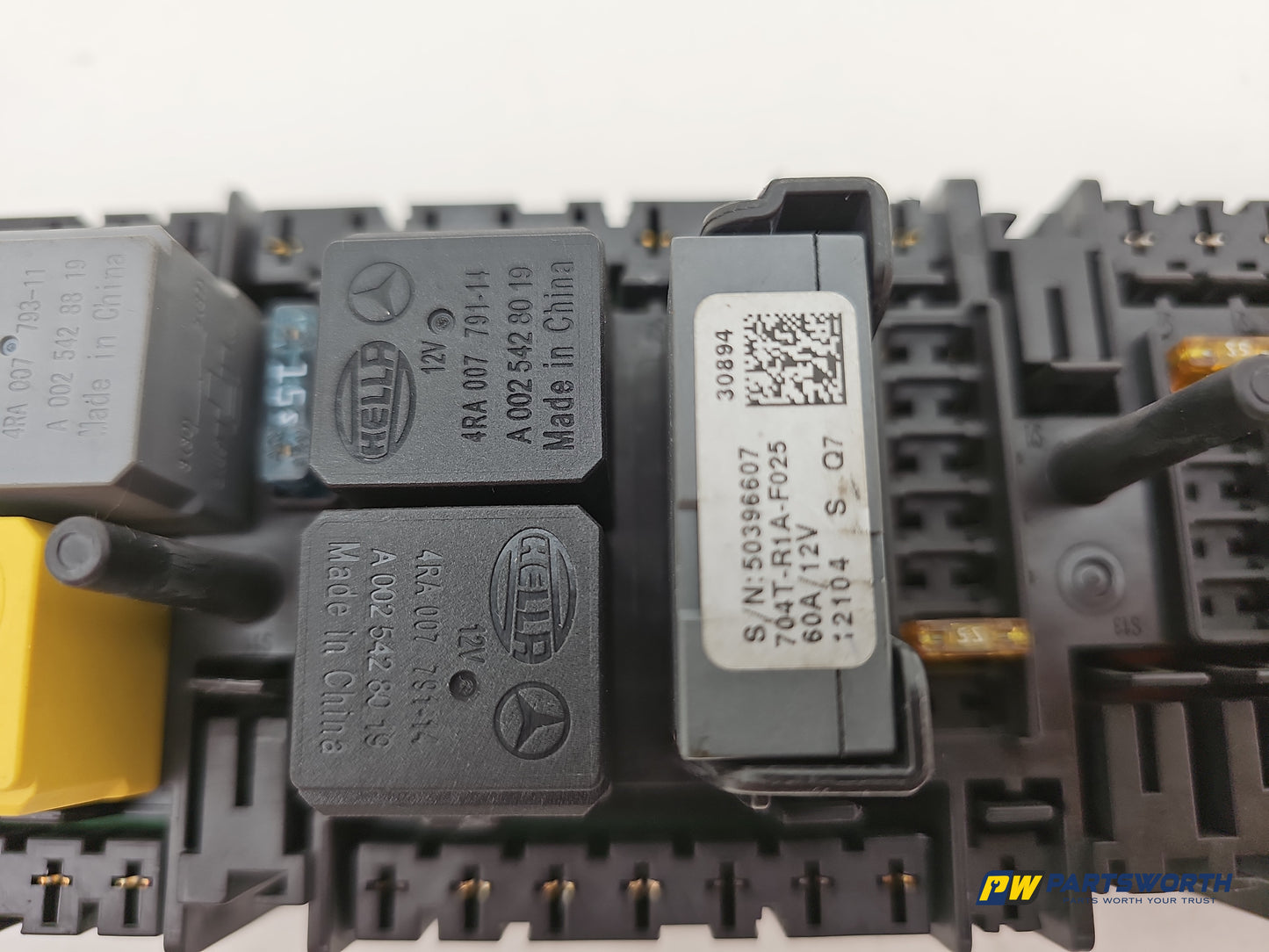 Mercedes-Benz B180 B-Class W246 Fuse Relay Box Engine Bay A2469066600 2011-2018 - photo 6