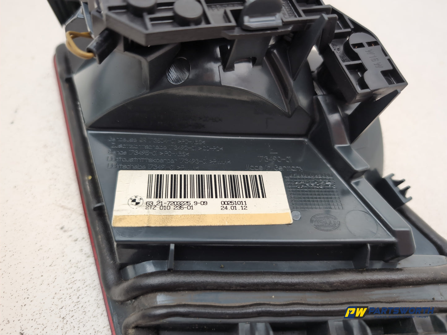 Bmw 5 Series 520d Se Auto F10 Lamp Assembly Rear Inner Lh Passenger Side 7203225 - photo 6