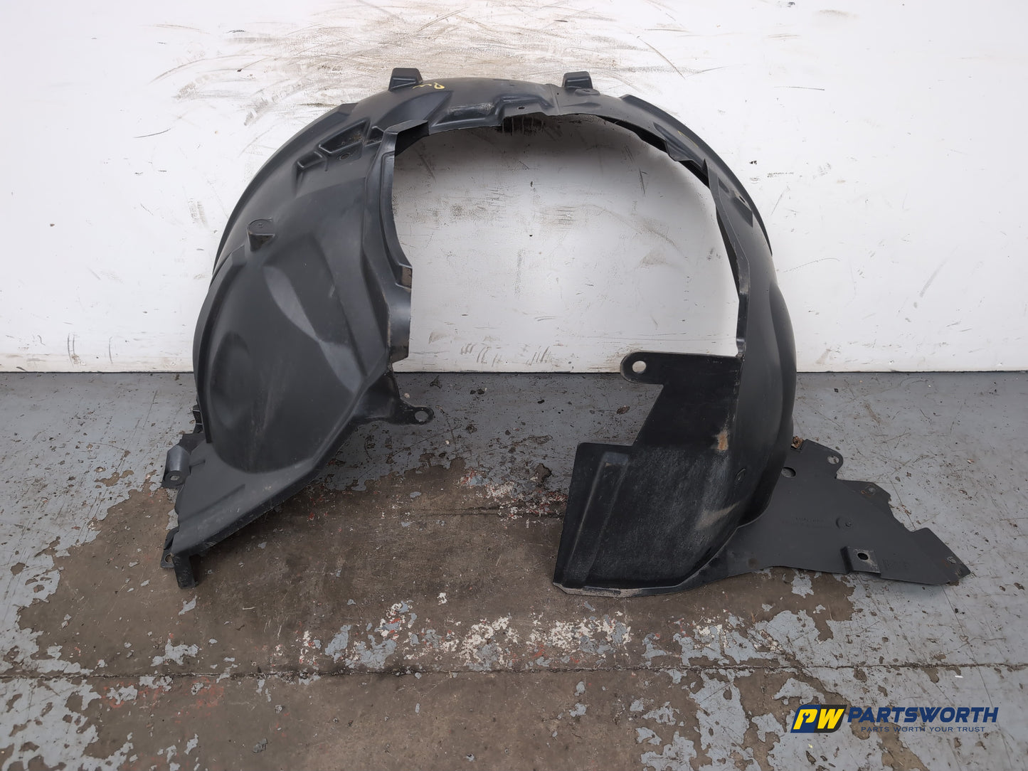 Moulding Wheel Arch Front LH 6