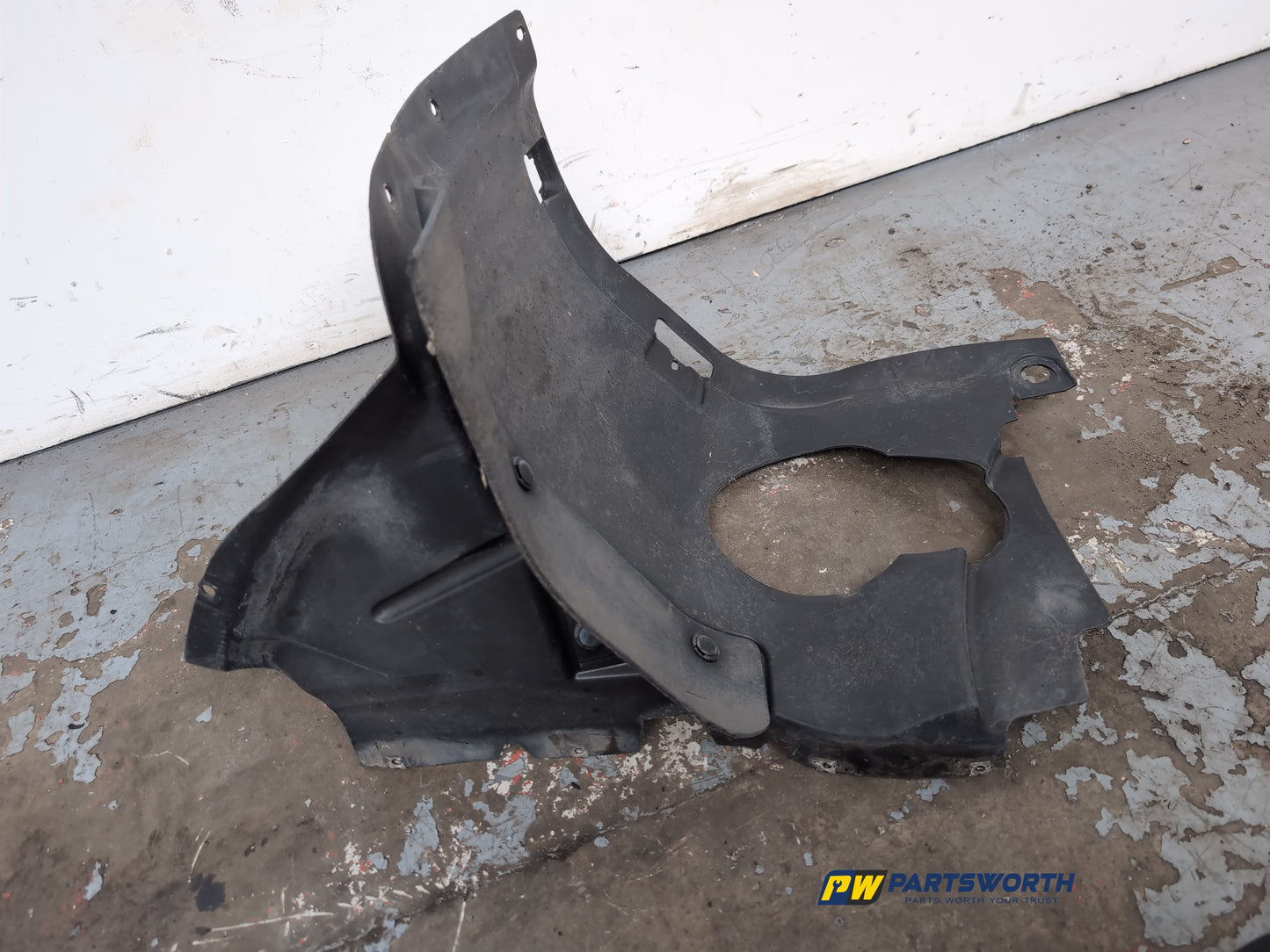 Moulding Wheel Arch Front LH 6