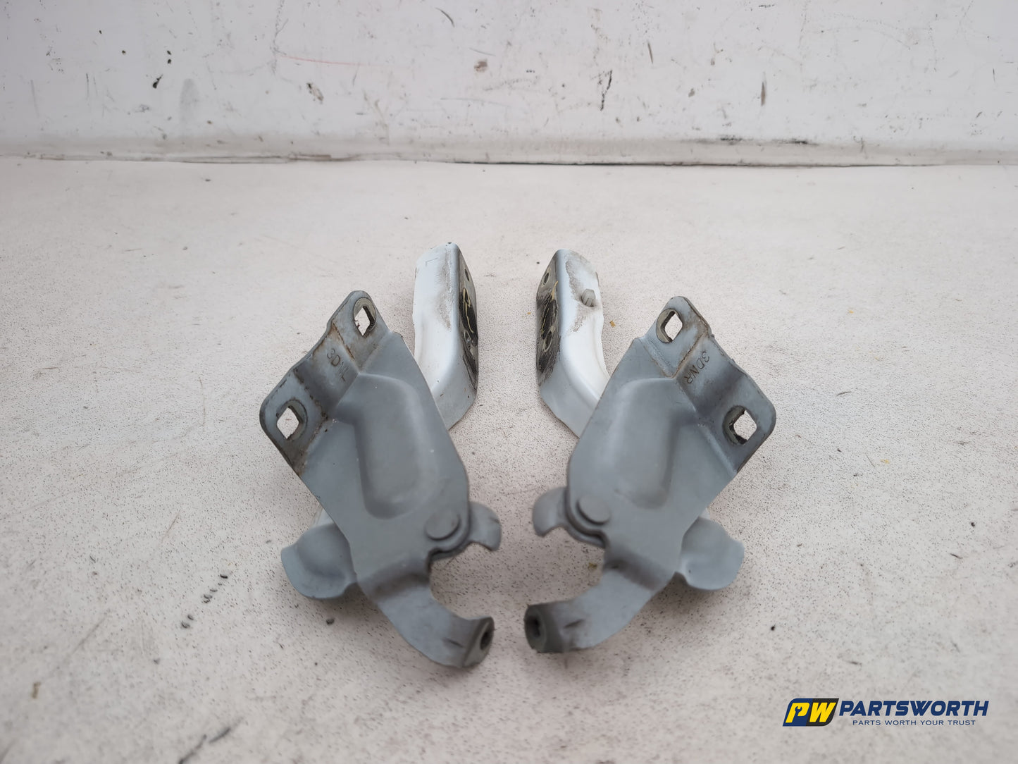 Bonnet Hinges 7
