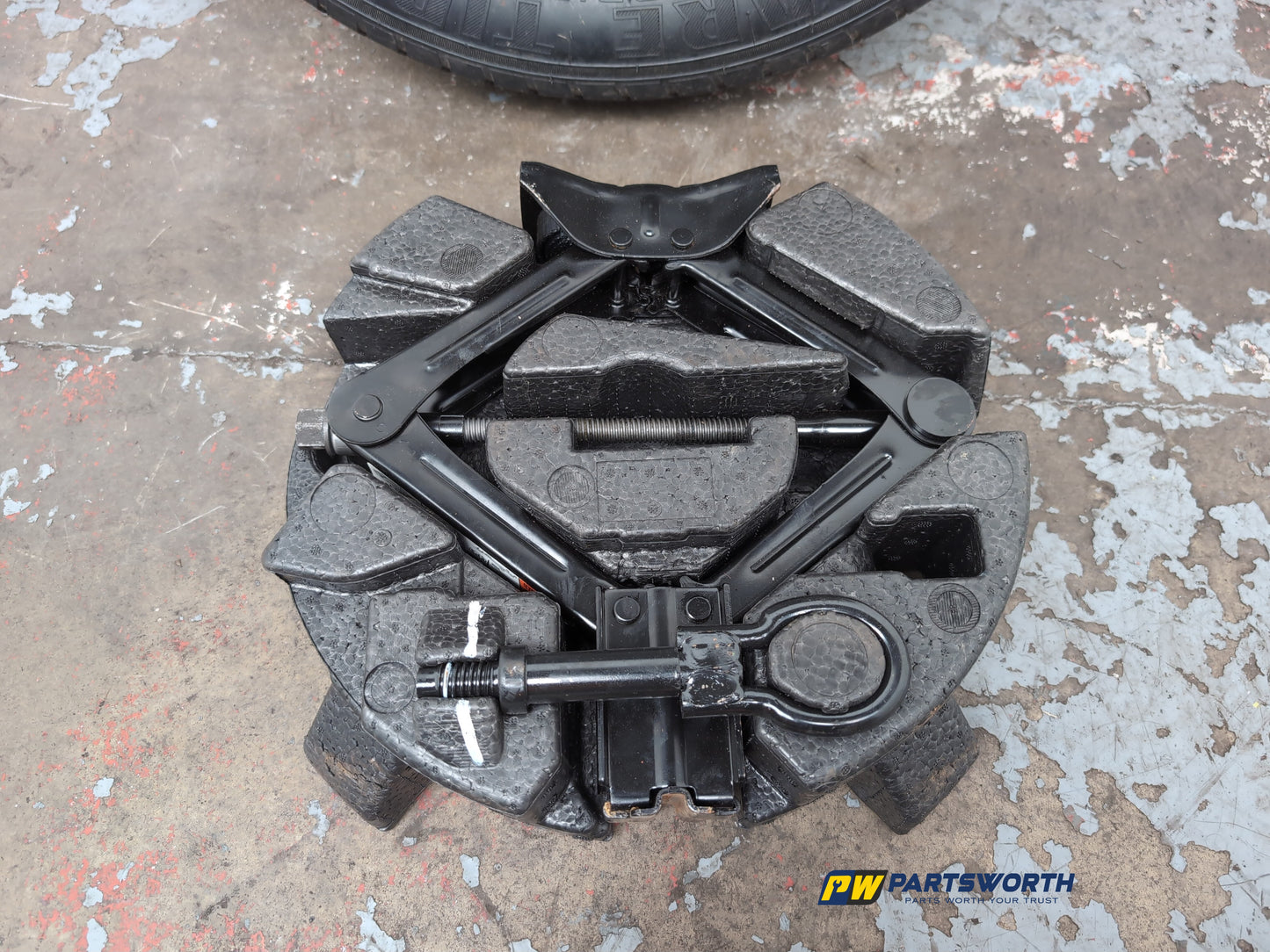 Space Saver Spare Wheel and Tool Kit 8