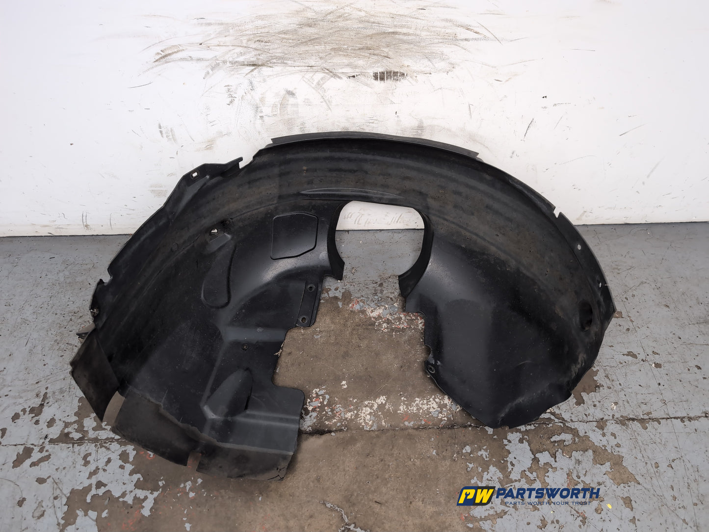 Moulding Wheel Arch Front LH 8