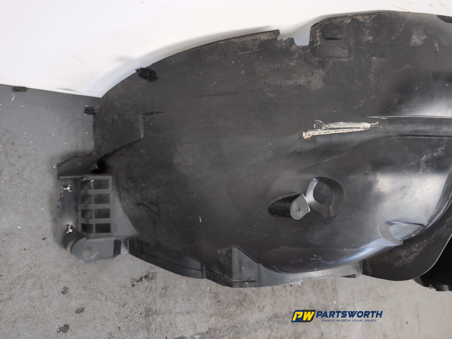 Moulding Wheel Arch Front RH 16