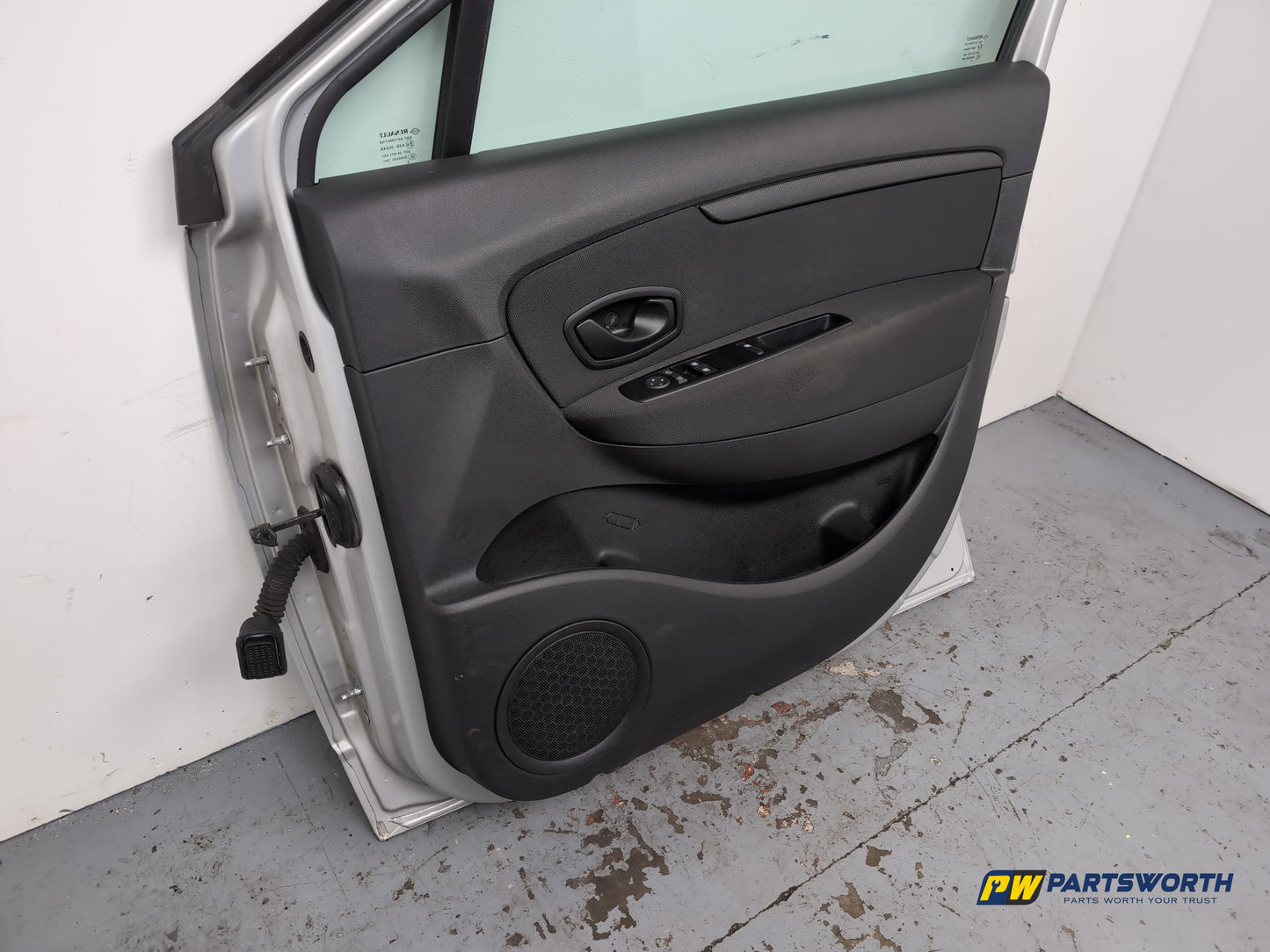Door Front RH 15