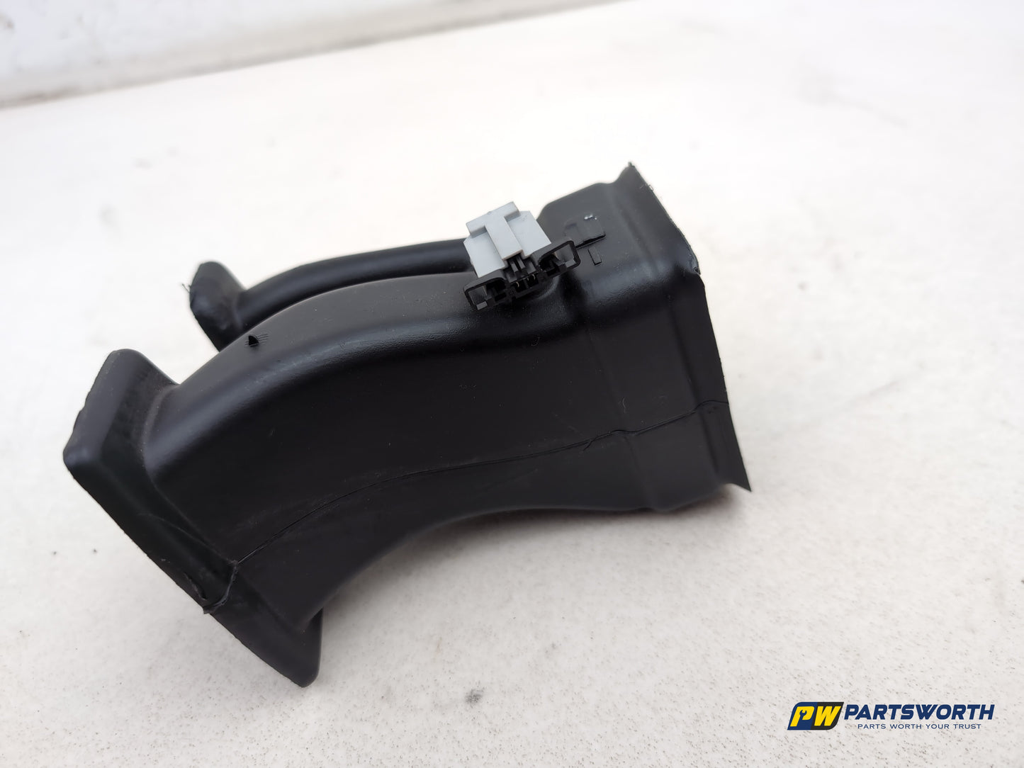 Mercedes R320 R-Class W251 Air Duct Hose Pipe Vent A2518313546 2006-2013 - photo 10