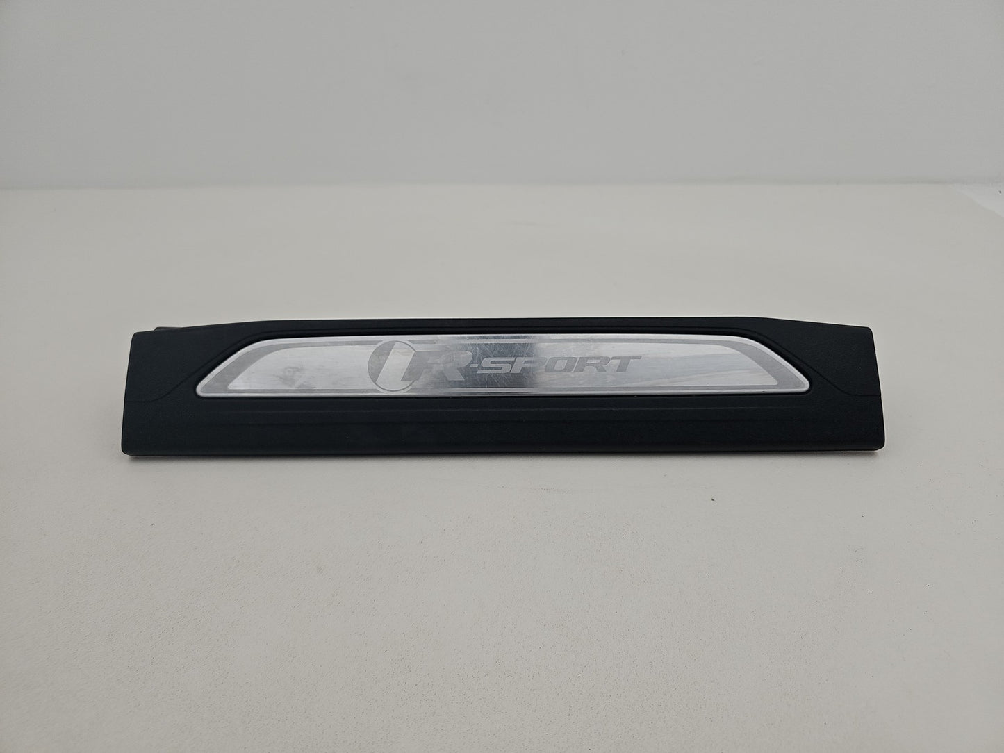 JAGUAR XE X760 DOOR SILL TRIM COVER FRONT LEFT PASSENGER SIDE 2016 GX7M-13201-A