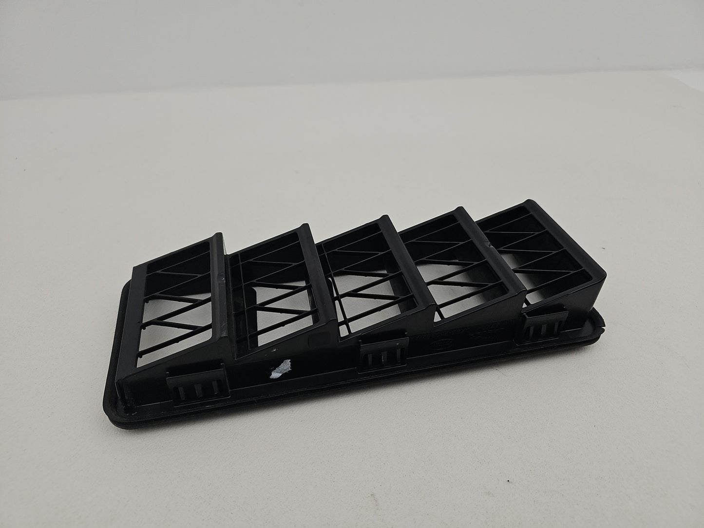 JAGUAR/LAND ROVER REAR BODY VENTS GRILLE GX63-280B62-AA OEM GENUINE