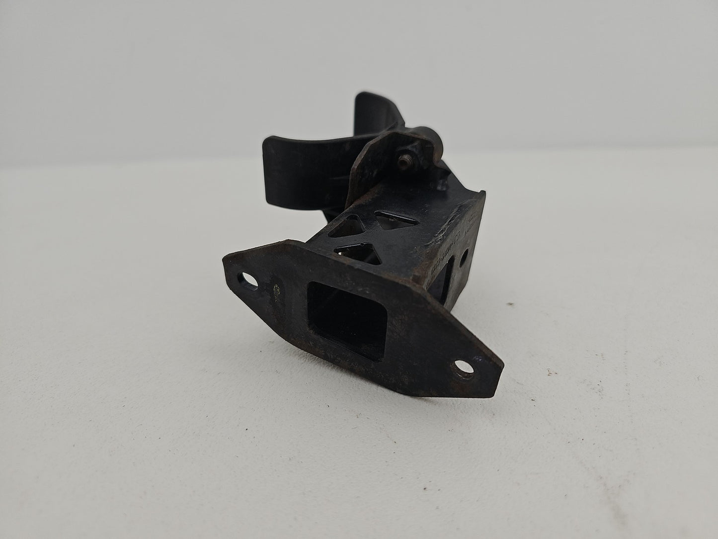 JAGUAR XF 2016 2.0 DIESEL RHD LOWER RADIATOR MOUNT BRACKET GX738983CD LEFT N/S