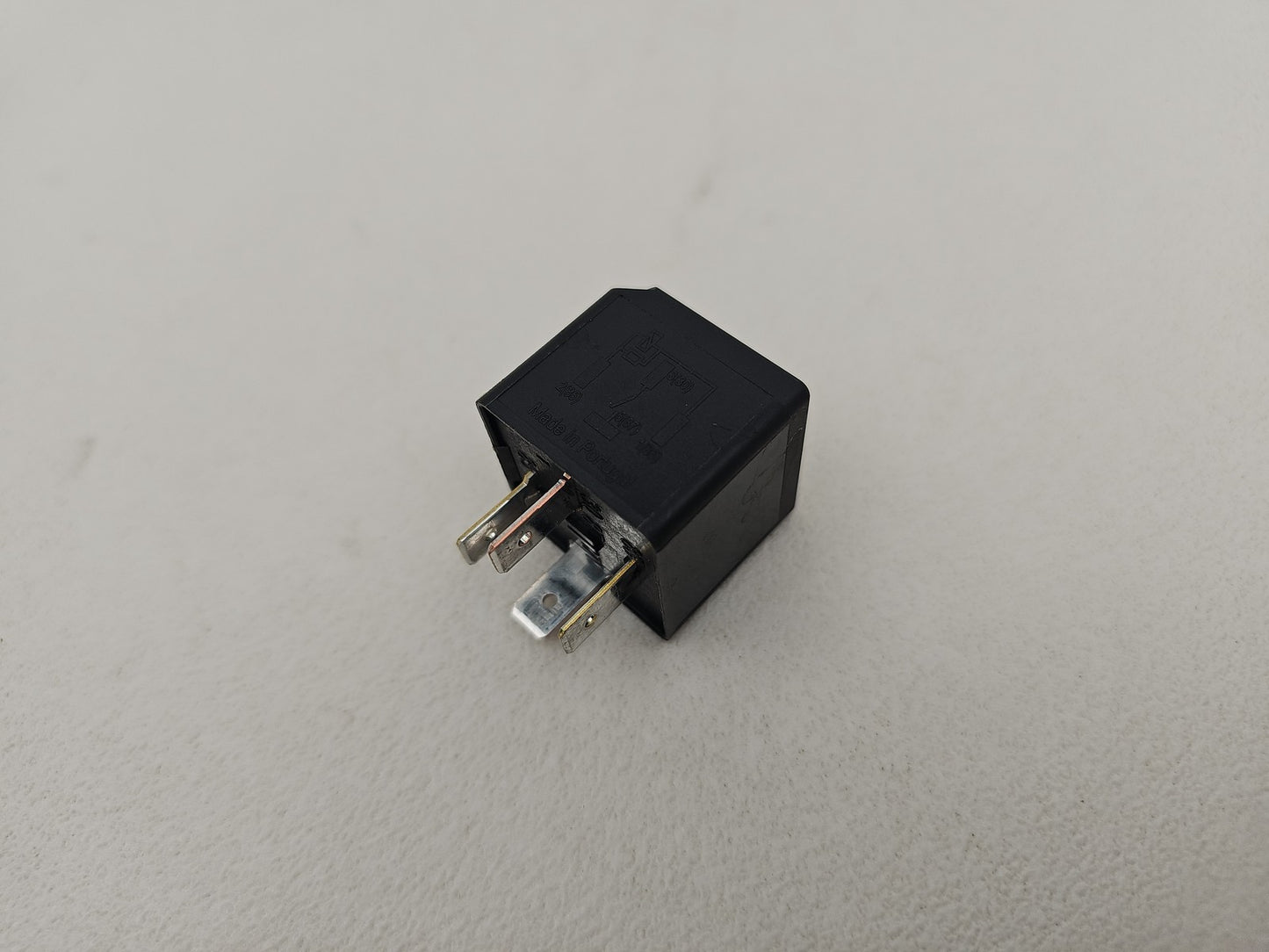 JAGUAR/LAND ROVER RELAY 4-PIN BLACK 12V 40A 2.0 DIESEL DH2214B192CA OEM GENUINE