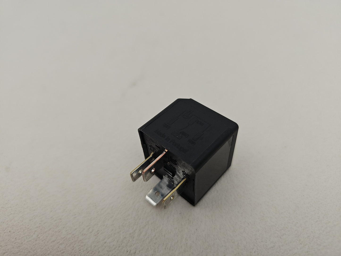 JAGUAR/LAND ROVER RELAY 4-PIN BLACK 12V 40A 2.0 DIESEL DH2214B192CA OEM GENUINE