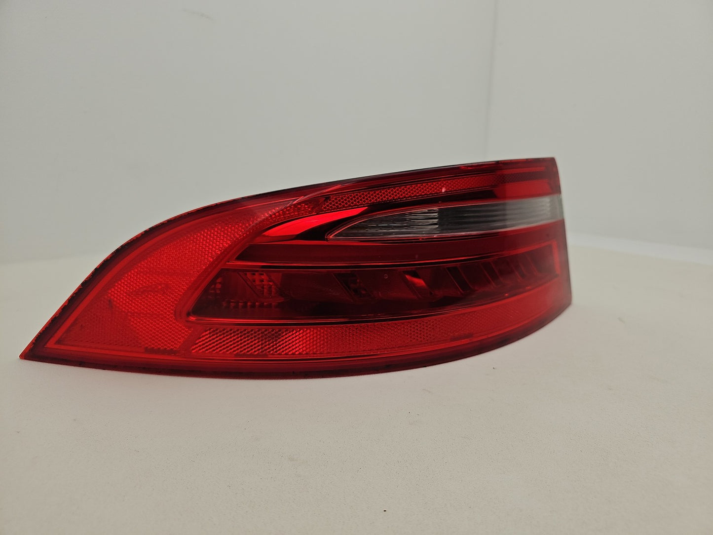 JAGUAR XE 2.0d R SPORT REAR LEFT OUTER TAILLIGHT 1973370103 OEM GENUINE
