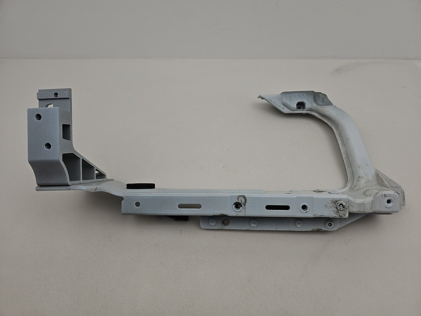 JAGUAR XE X760 HEADLIGHT BRACKET FRONT LEFT PASSENGER SIDE 2015 - 2018 3210050
