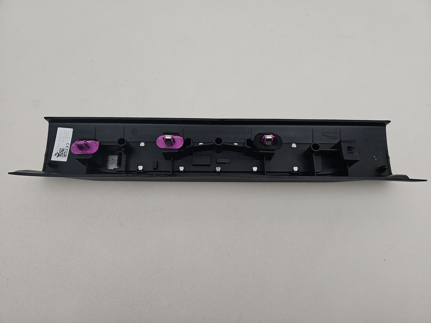 JAGUAR XE X760 DOOR SILL COVER FRONT RIGHT DRIVER SIDE 2016 GX7M-13200-A
