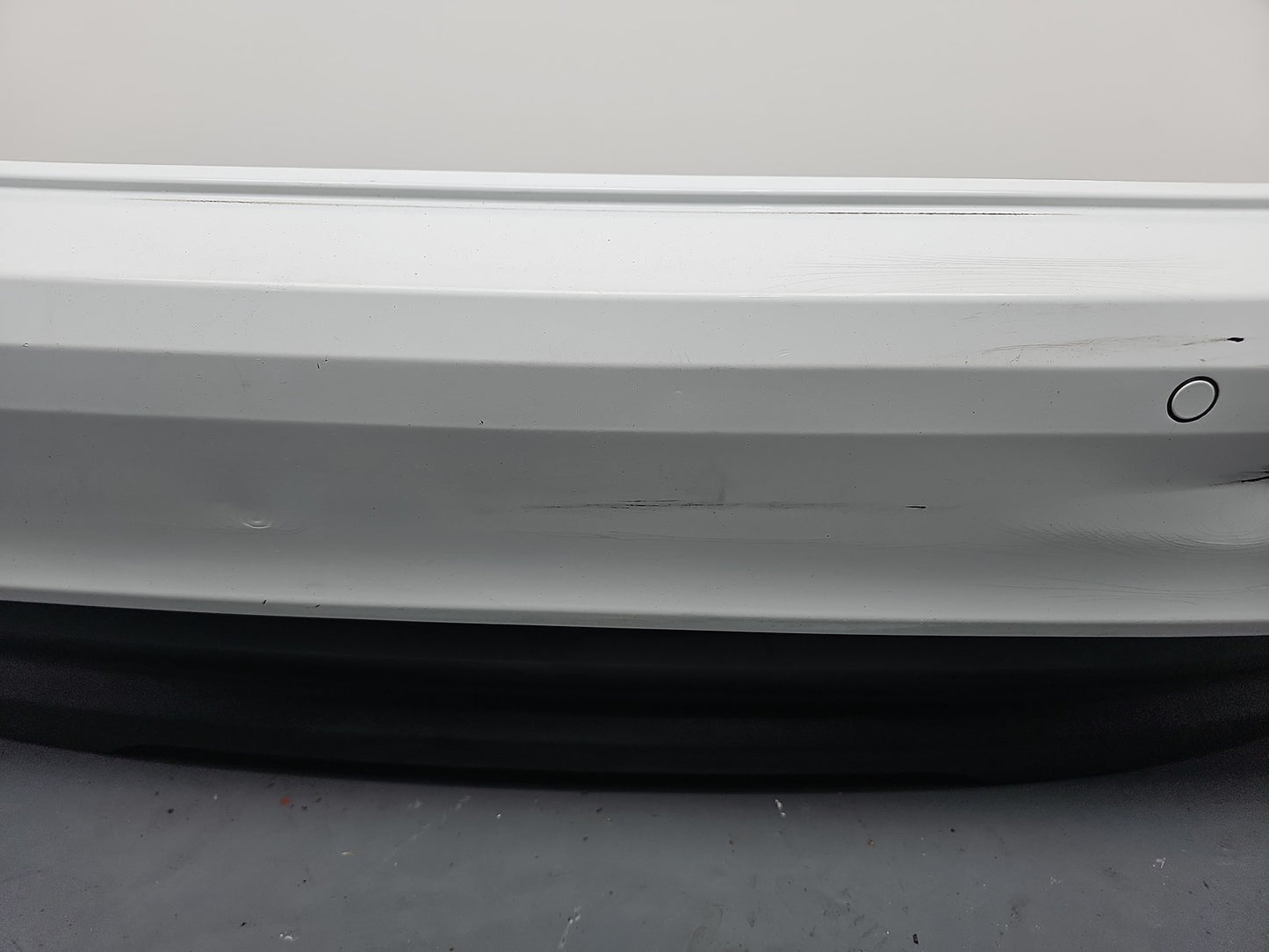 JAGUAR XE X760 COMPLETE REAR BUMPER WITH SENSORS IN LRC NER POLARIS WHITE 2016