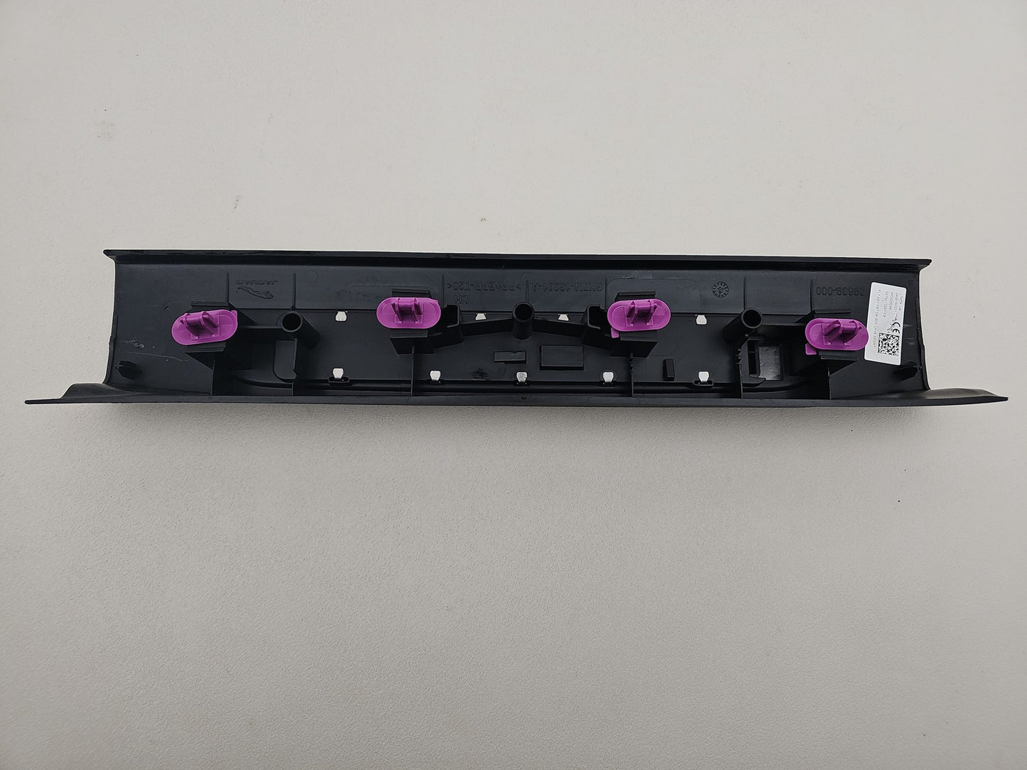 JAGUAR XE X760 DOOR SILL TRIM COVER FRONT LEFT PASSENGER SIDE 2016 GX7M-13201-A