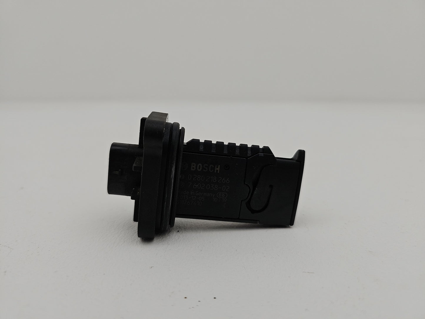 BMW F10 F11 F20 F21 F30 F31 Hot Film Air Mass Meter Sensor 7602038