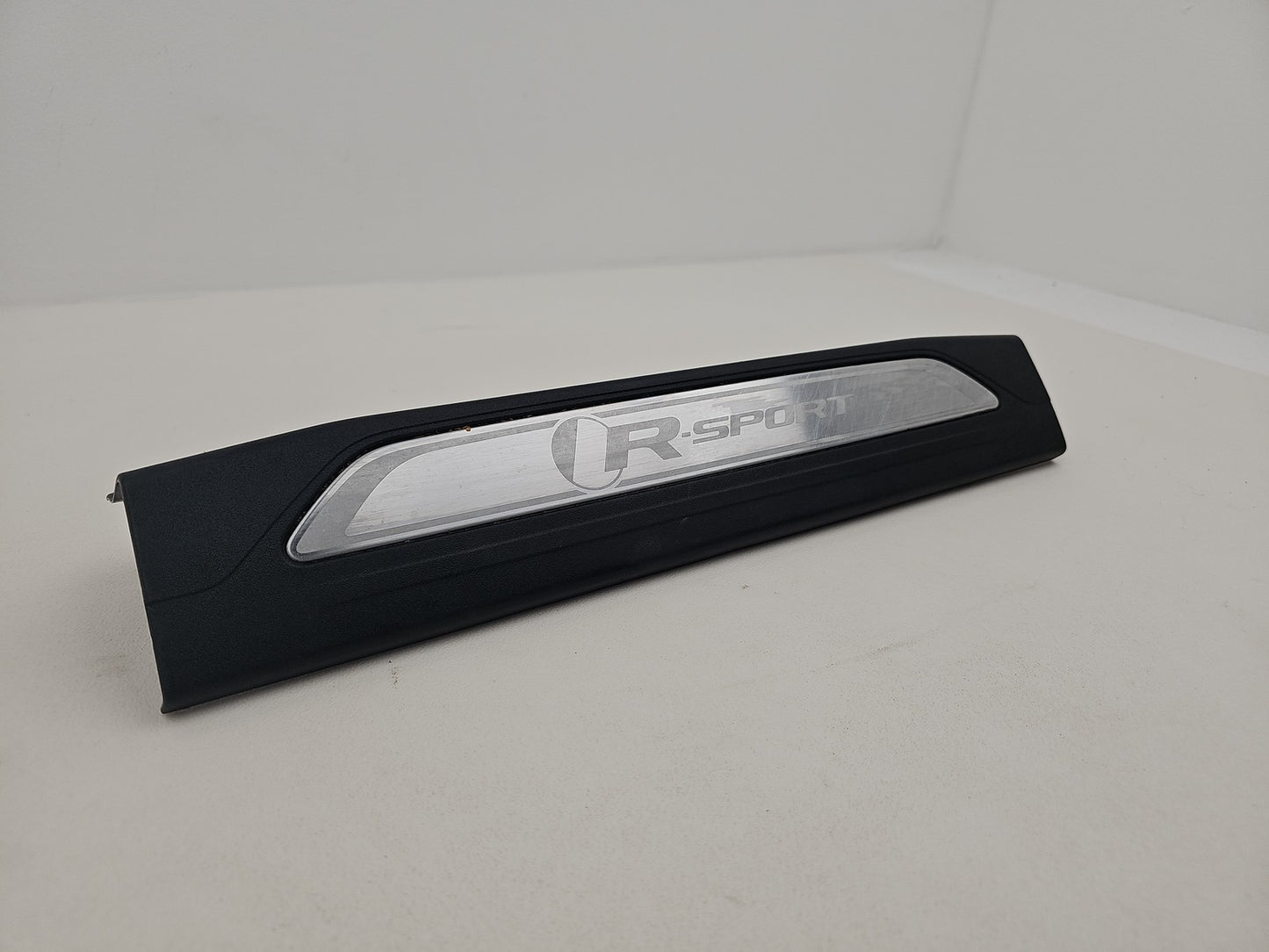 JAGUAR XE X760 DOOR SILL COVER FRONT RIGHT DRIVER SIDE 2016 GX7M-13200-A