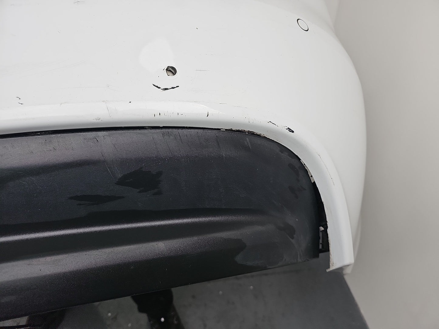 JAGUAR XE X760 COMPLETE REAR BUMPER WITH SENSORS IN LRC NER POLARIS WHITE 2016