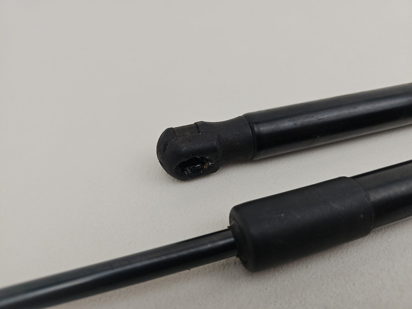 JAGUAR XF X260 PAIR OF FRONT BONNET HOOD GAS LIFTING STRUTS 2016 GX73-16C826-AB