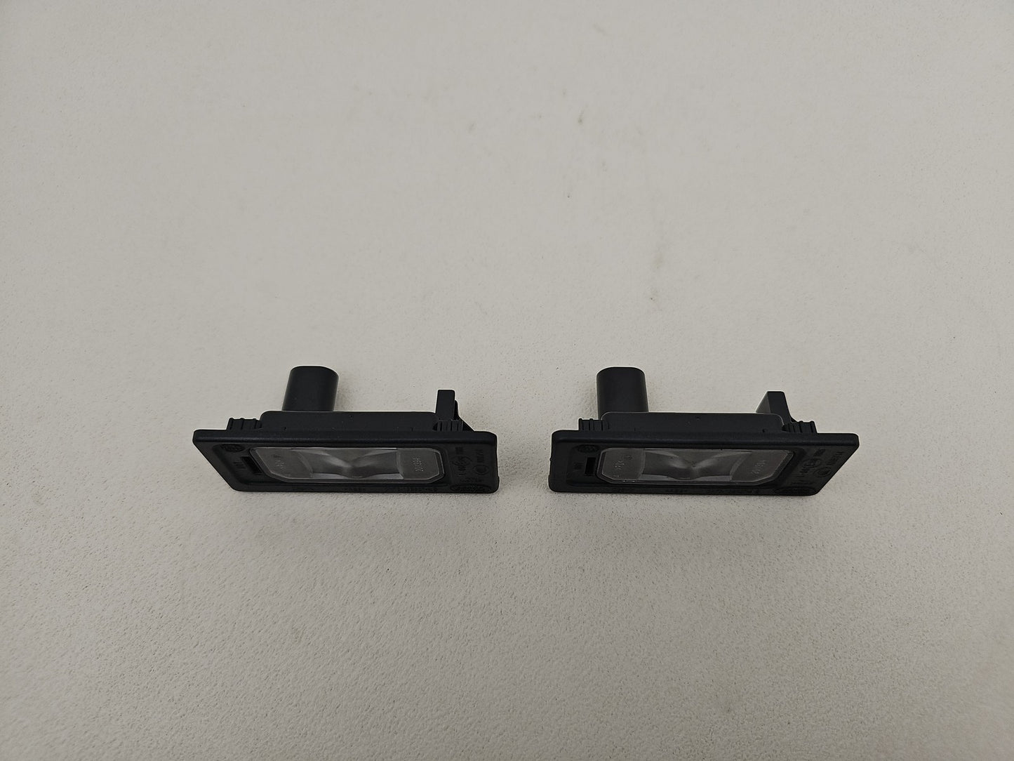 JAGUAR XE X760 2016 2 pack PAIR NUMBER PLATE LIGHT GX7313B627AB